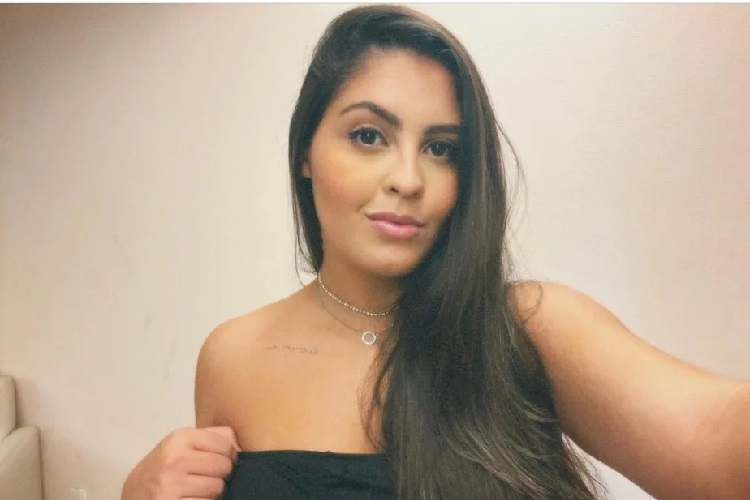 Danielle Favatto, filha do ex-jogador e senador Romário, anuncia entrada ao OnlyFans após dar à luz