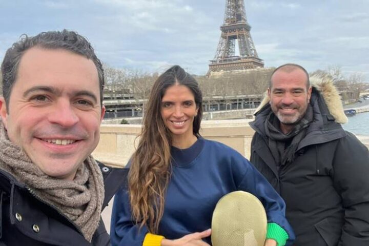 Guilherme Pereira e Rogério Romera com a esgrimista Nathalie Moellhausen