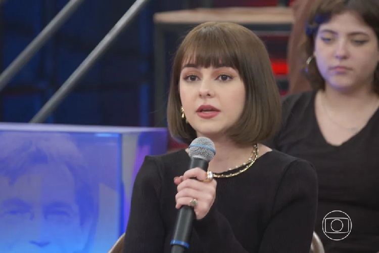 Klara Castanho chora no Altas Horas após drama vivido: ‘Eu nunca imaginei’