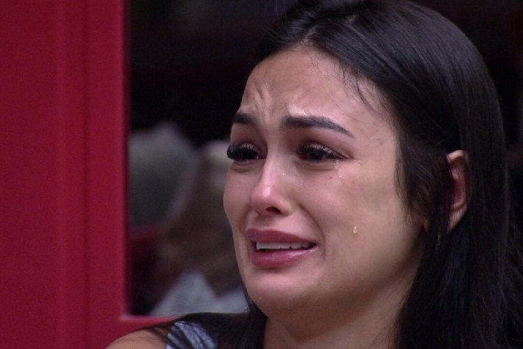 Arrependimento? Larissa teme eliminação no Paredão do BBB23 e lamenta por ter voltado: ‘Minha vida tava ótima’
