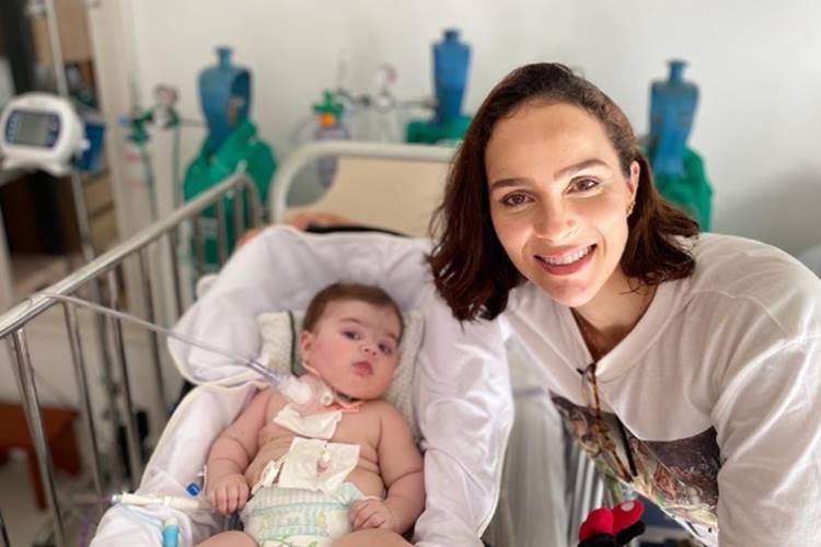 Na UTI com a filha, Letícia Cazarré desabafa: “Se Deus quiser, última noite”