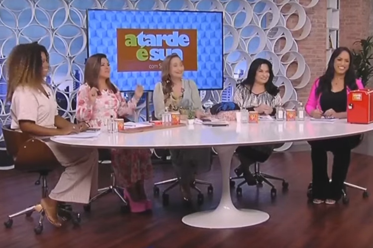 Sonia Abrão A Tarde é Sua Sonia Abrão recebeu mulheres no 'A Tarde é Sua'