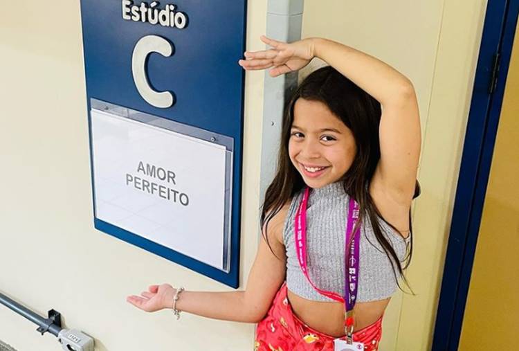 Atriz Valentina Melleu abre o jogo sobre sua estreia na TV, em ‘Amor Perfeito’