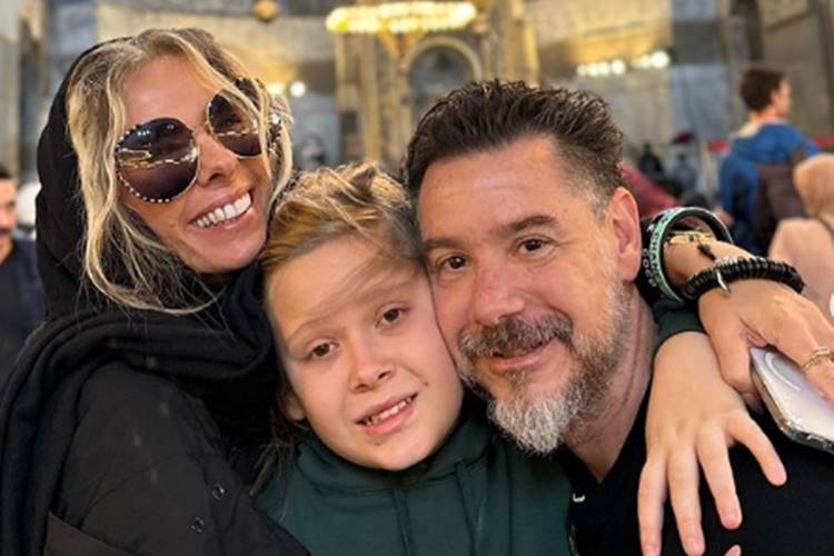Adriane Galisteu celebra seus 50 anos ao lado da família: “muito amor”