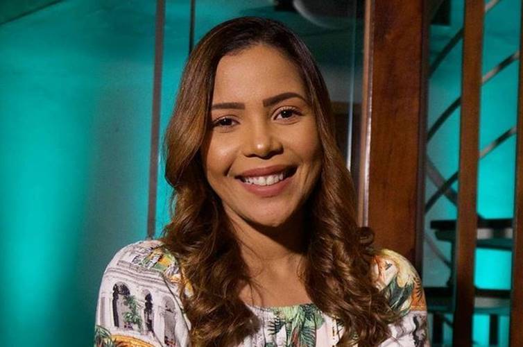 Em recuperação domiciliar, cantora Amanda Wanessa ganha homenagem do marido