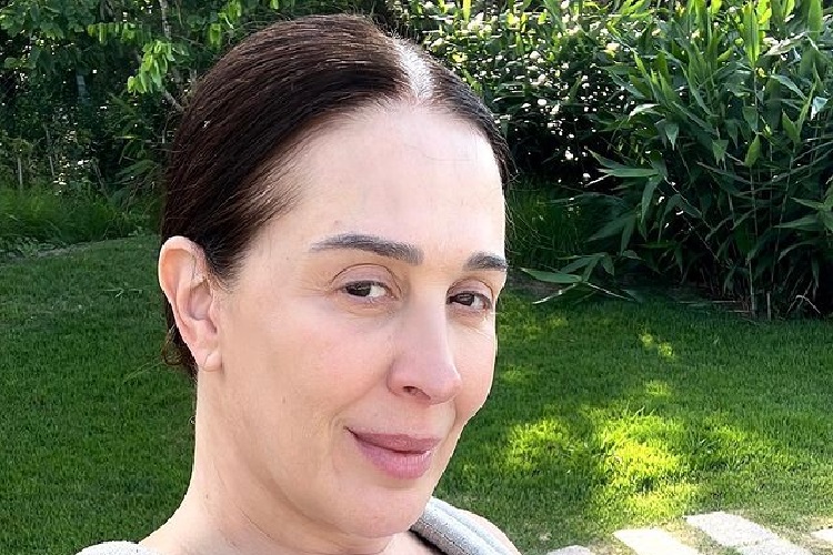 Claudia Raia é vítima de comentários odiosos ao postar foto com o filho: ‘Parece vó da criança’