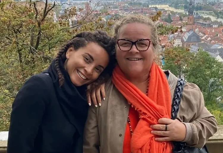 Mãe de Domitila comenta sobre relação ‘secreta’ da filha com alemão