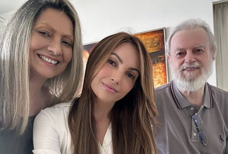 Patrícia Poeta publica clique raro com os pais: “meu porto seguro”