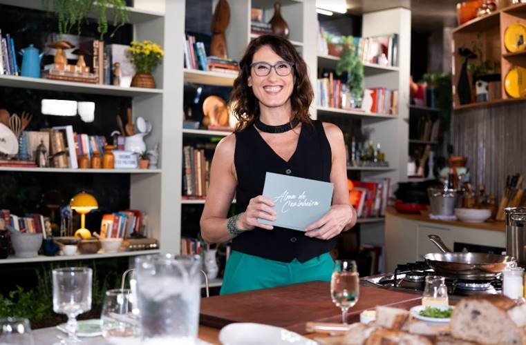 Paola Carosella estreia como apresentadora do GNT