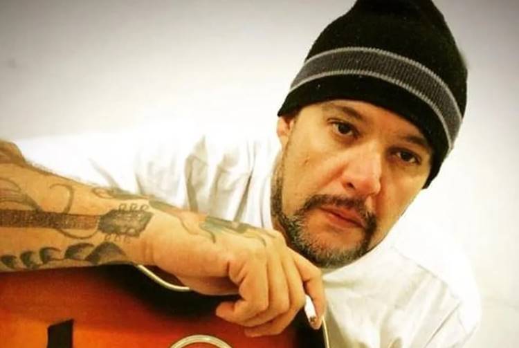 Morre Reges Bolo, vocalista da banda o Surto, aos 52 anos