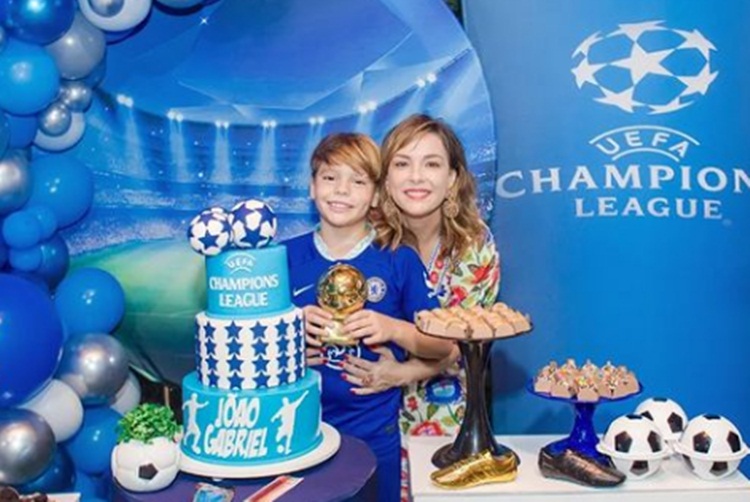 Regiane Alves celebra mais um ano de vida do filho mais velho