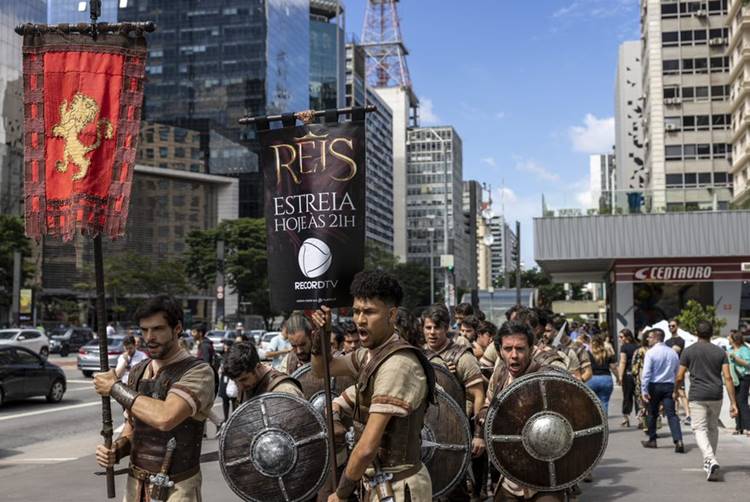 Record TV divulga estreia de Reis com batalha na Avenida Paulista