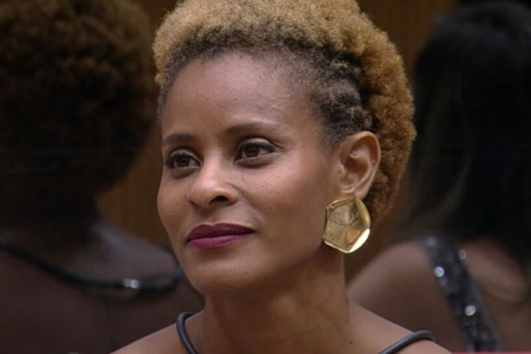 Aline Wirley faz desabafo após passar por transição capilar: “Me sentia feia”