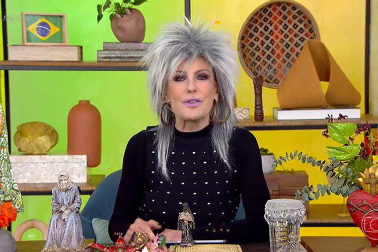 Ana Maria Braga surge com peruca no ‘Mais Você’ em homenagem a Tina Turner