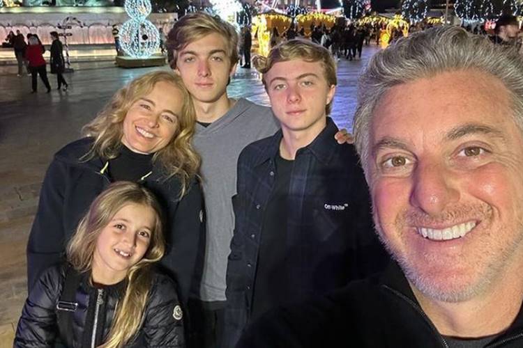 Após polêmica, Angélica publica cliques raros da família: “meu porto seguro”