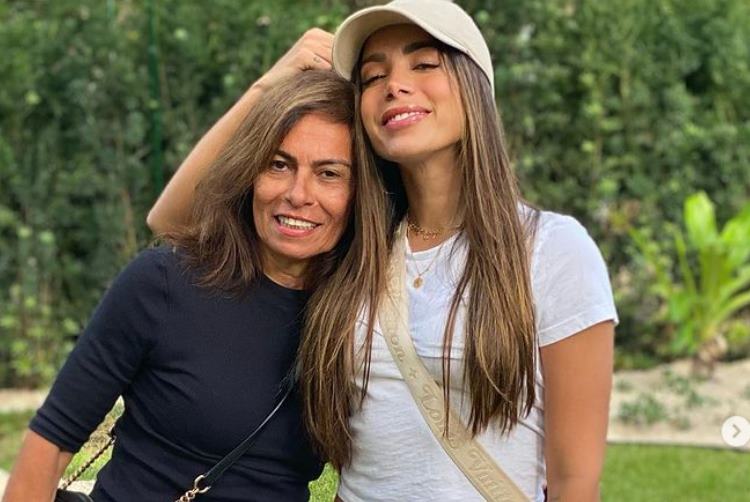 Anitta emociona com homenagem no Dia das Mães: ”Me apoiou”