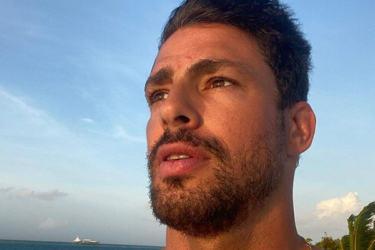 Doente, Cauã Reymond faz desabafo sobre estado de saúde: “Descansando”