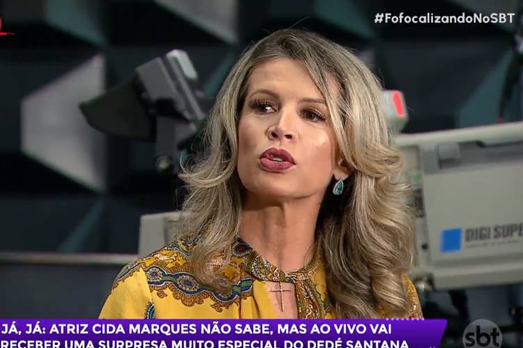 Cida Marques desabafa sobre assédio, fama e saída da igreja no ‘Fofocalizando’