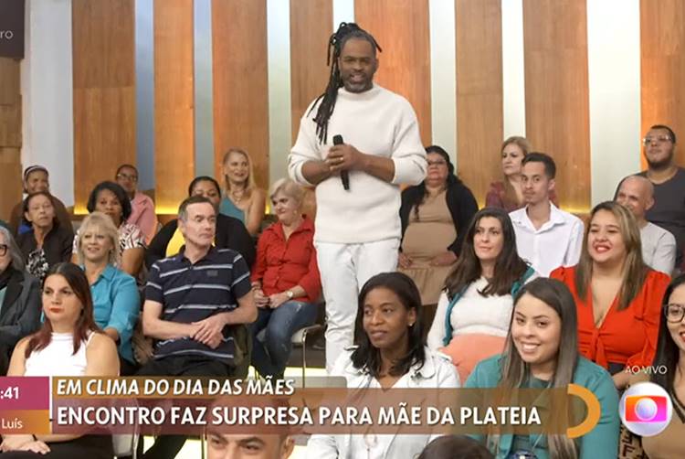 Manoel Soares emociona convidada do ‘Encontro’ em quadro sobre o ‘Dia das Mães’