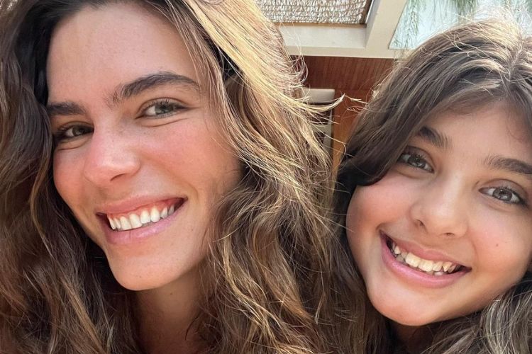 Após separação, Mariana Goldfarb surge com filha de Cauã Reymond e detalhe chama atenção
