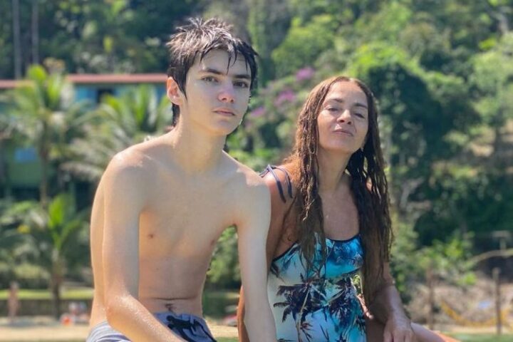 Claudia Ohana e o neto Claudia Ohana e o neto