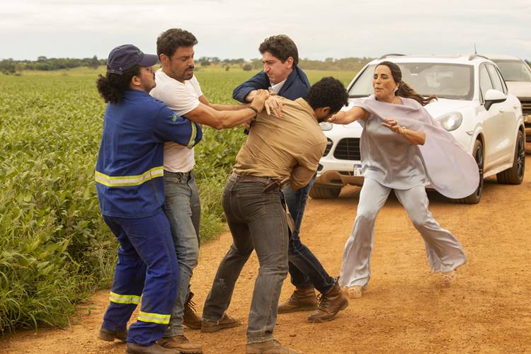 Terra e Paixão: Irene provoca briga entre os irmãos Caio e Daniel