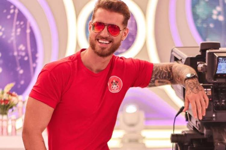Yuri Bonotto, bombeiro da Eliana, expõe vida íntima com a esposa