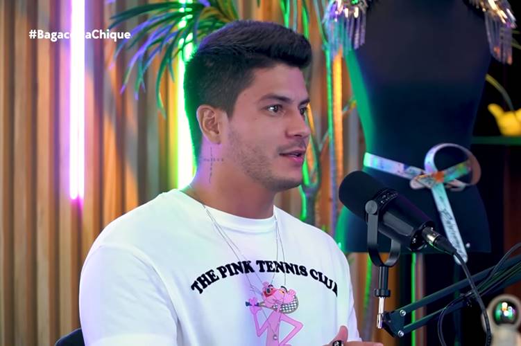 Arthur Aguiar expõe intimidade em podcast e fala sobre como se aliviava no BBB