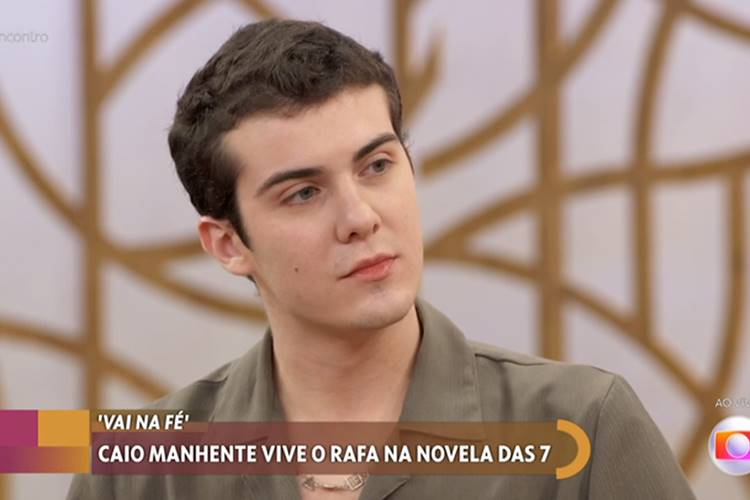 No 'Encontro', Caio Manhente comenta sucesso de personagem em 'Vai na Fé' - Área VIP