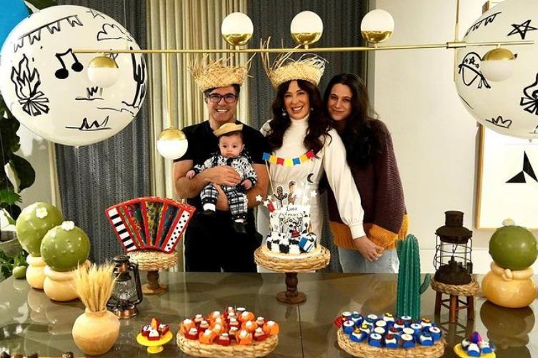 Claudia Raia comemora quatro meses de Luca: ”caipirinha lindo”