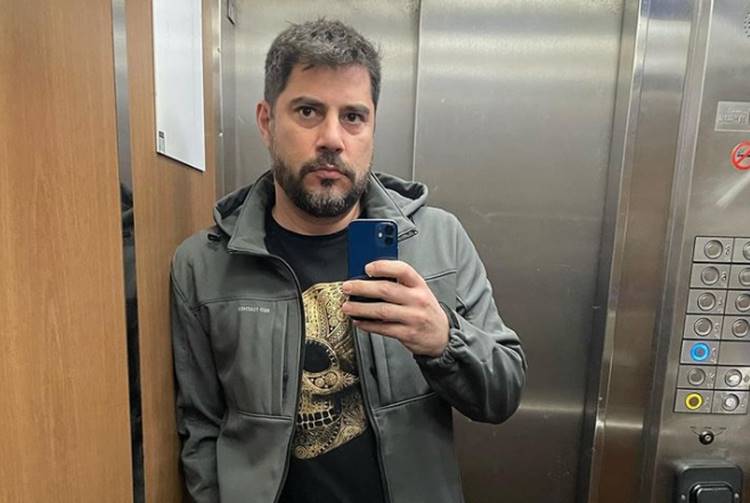Evaristo Costa, longe da TV aberta, publica foto barbudo e web clama: “volta logo pra TV”