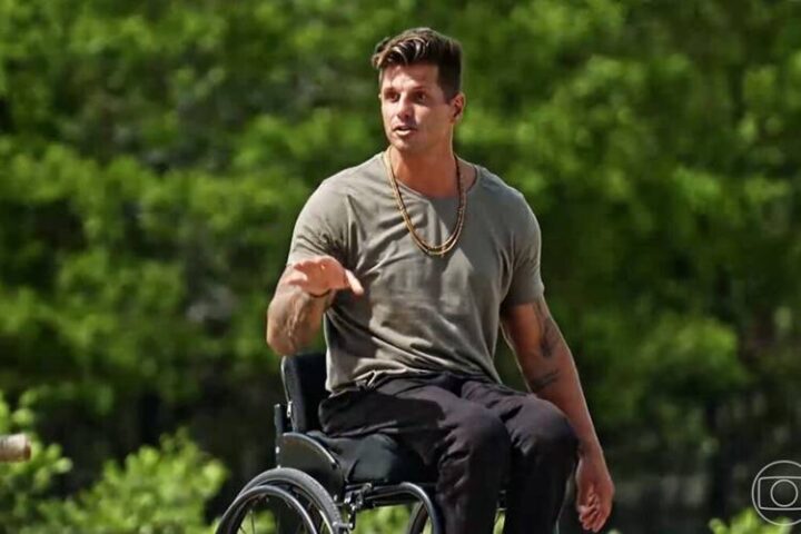 Fernando Fernandes comanda o No Limite Amazônia — Foto: Globo - Foto: Globo