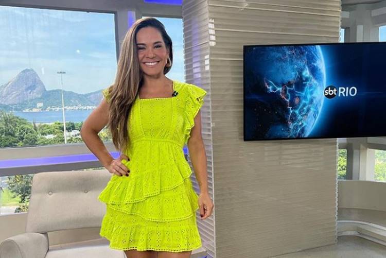 Isabele Benito renova com o SBT e comemora na web: “renovando meus votos”