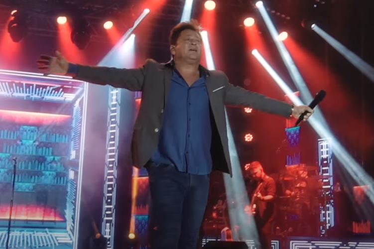 Cantor sertanejo Leonardo lota show de São João: ”energia incrível”