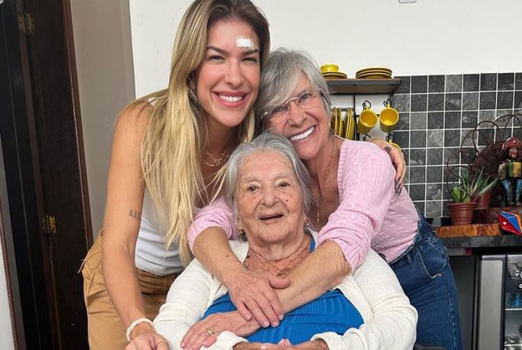 Lore Improta emociona com homenagem para avó: ”momentos incríveis”