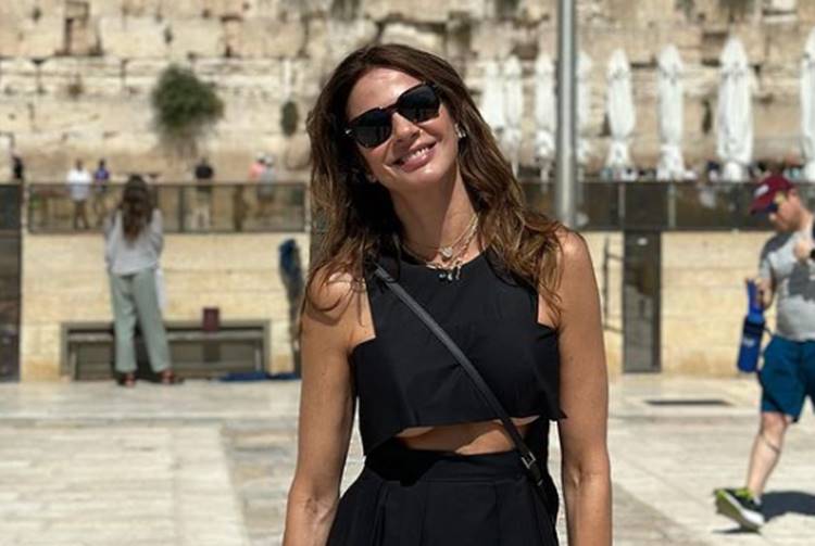 Luciana Gimenez é criticada ao surgir com decote no Muro das Lamentações
