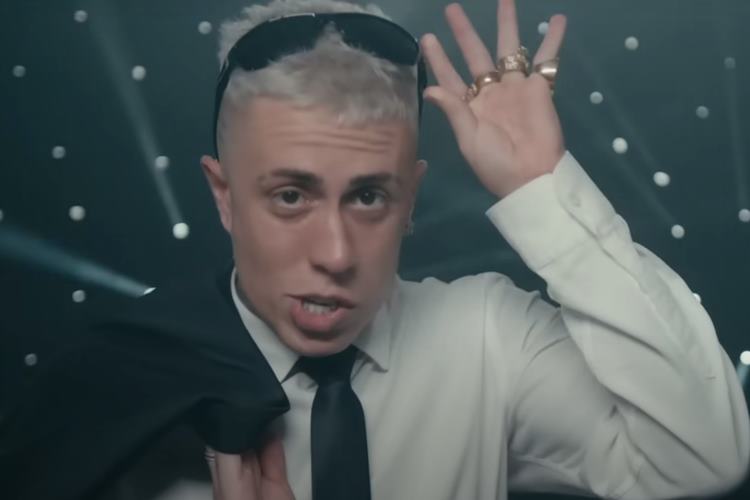 MC Daniel surge em cena inusitada e chama atenção: ”humilde”