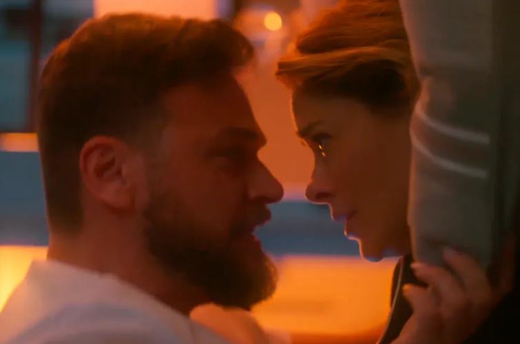 Vai na Fé: Theo se desequilibra e é agressivo com Lumiar