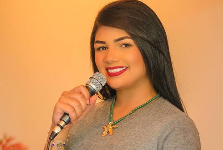 Morre Vivi Araújo, cantora e radialista, aos 22 anos