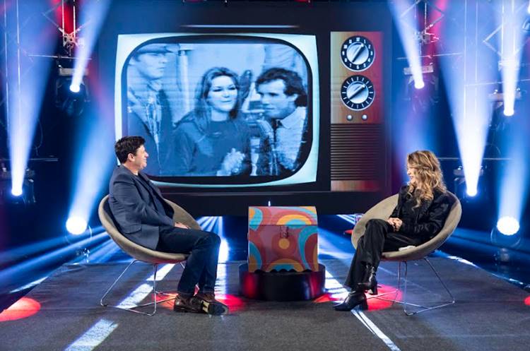 ‘Domingo Espetacular’ reconstitui fachada do Teatro Record para entrevista com Wanderléa