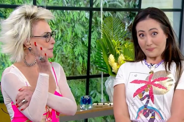 Ana Maria Braga repreende Ju Massaoka ao vivo durante brincadeira: ‘Tira a mão daí, que coisa’