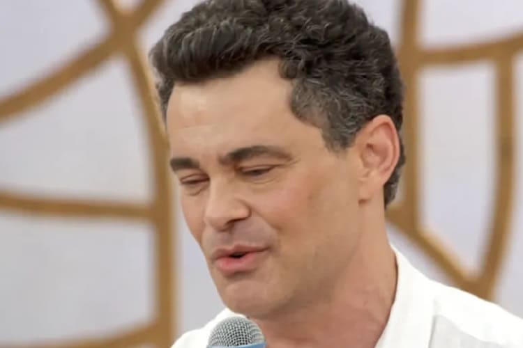 Carmo Dalla Vecchia confessa constrangimento ao gravar cena gay em novela da Globo