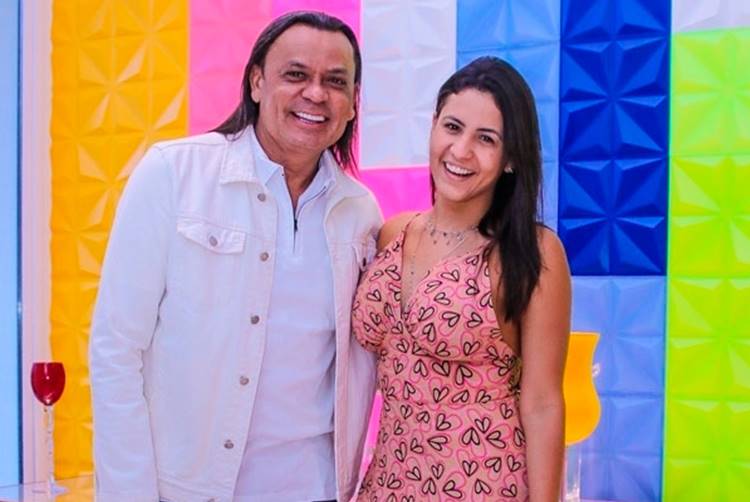 Caroline Aguiar, esposa de Frank Aguiar, comenta apoio do marido durante internação