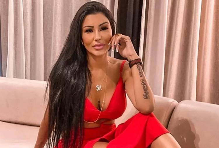 Jenny Miranda, mãe de Bia e filha de Gretchen, é cotada para ‘A Fazenda 15’