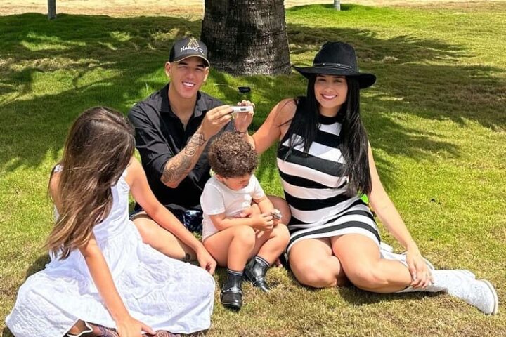 Zé Vaqueiro, Ingra Soares e os filhos