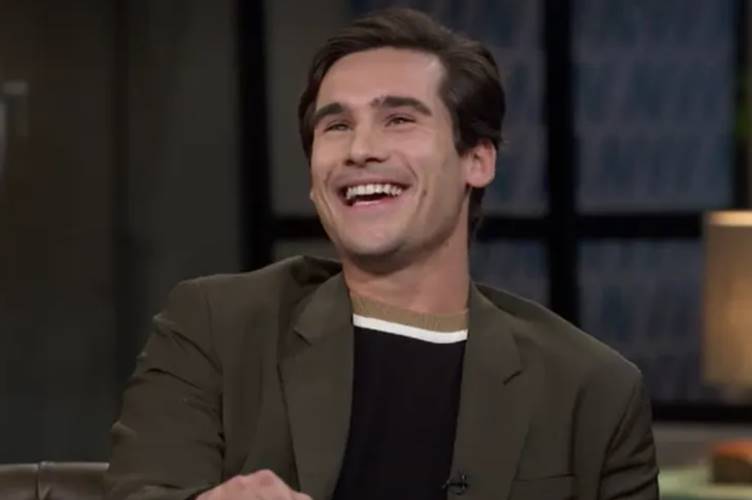 Nicolas Prattes fala sobre primeiro papel em novelas e comenta semelhança com Edson Celulari