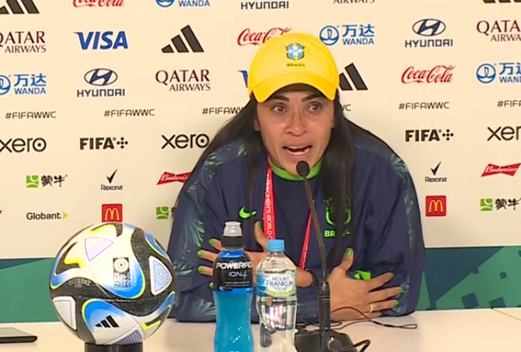 Marta se emociona em coletiva ao falar sobre possível classificação do Brasil na Copa Feminina