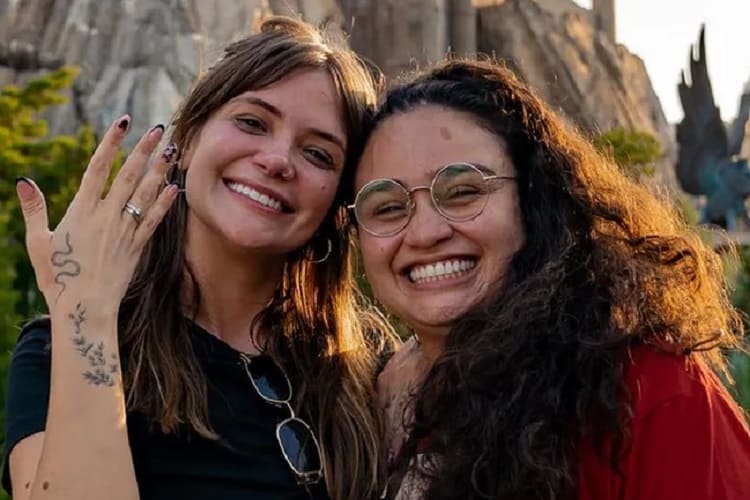 Luiza Martins pede Marcela McGowan em casamento e agora são noivas: ‘Disse sim desde o primeiro beijo’