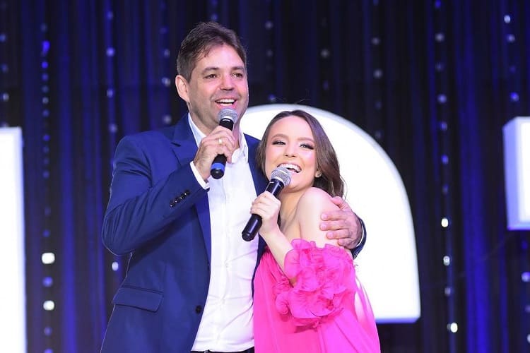 Empresário que revelou Larissa Manoela defende os pais da atriz: ‘Ela está sendo manobra de manipulação’