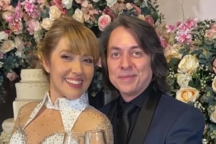 Ex-apresentadora infantil, Mariane Dombrova se casa aos 50 anos com o amor de sua adolescência